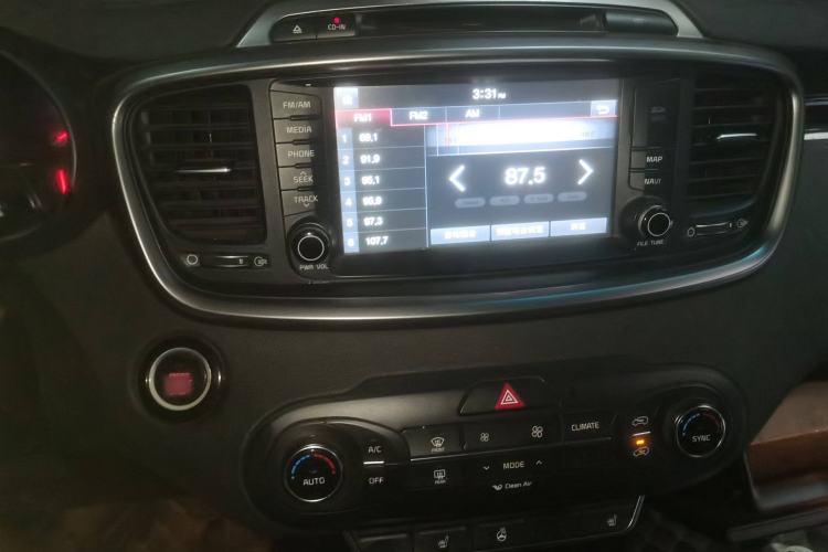 Used Kia Sorento 2015 Sorento L 2.4L Gasoline 4WD Elite Edition 5 Seats China V Emission Standard Audio And AC Panel