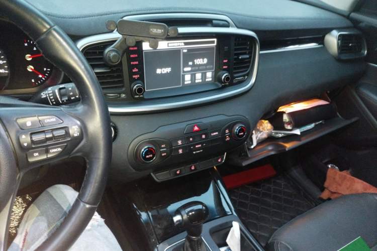 Used Kia Sorento 2015 Sorento L 2.4L Gasoline 4WD Elite Edition 7 Seats China V Emission Standard Audio And AC Panel