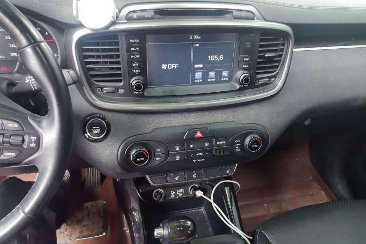 Used Kia Sorento 2015 Sorento L 2.2T Diesel 4WD Elite Edition 5 Seats China IV Standard Audio And AC Panel