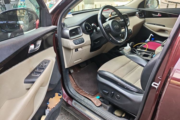 Used Kia Sorento 2015 Sorento L 2.2T Diesel 4WD Elite Edition 7 Seats China IV Standard Driver Seat