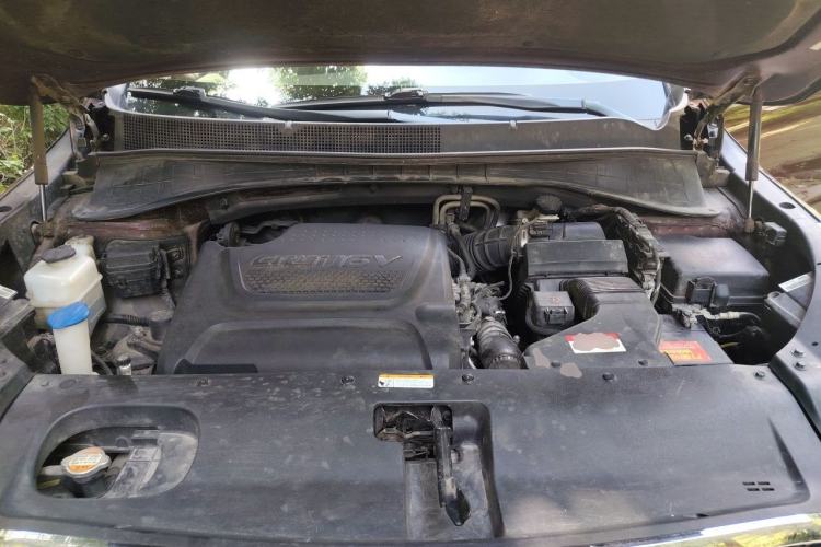 Used Kia Sorento 2015 Sorento L 2.2T Diesel 4WD Elite Edition 5 Seats China IV Standard Engine Bay