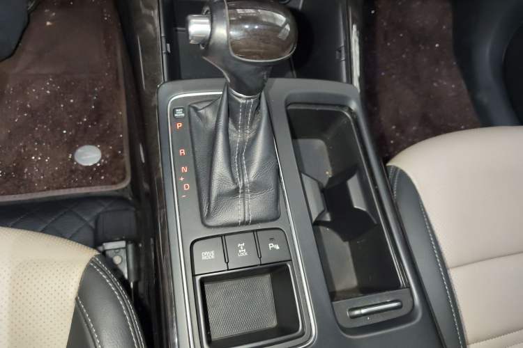 Used Kia Sorento 2015 Sorento L 2.0T Gasoline 4WD Elite Edition 7 Seats China IV Standard Gear Lever