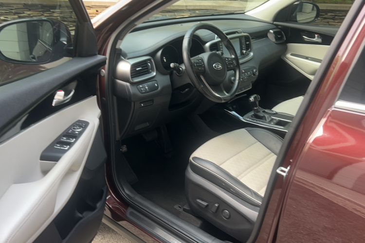 Used Kia Sorento 2015 Sorento L 2.4L Gasoline 4WD Elite Edition 5 Seats China IV Standard Interior 2