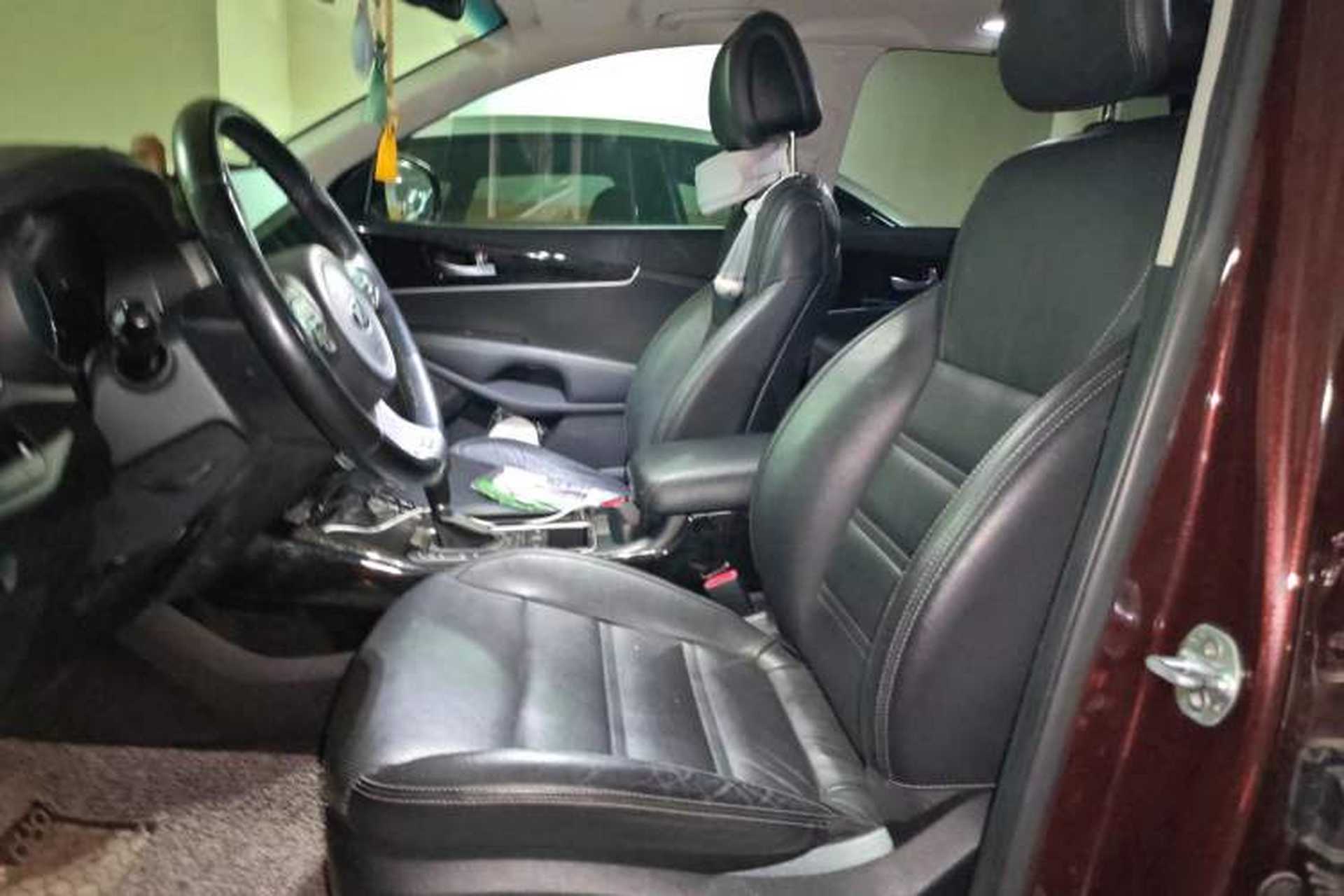Used Kia Sorento 2015 Sorento L 2.4L Gasoline 4WD Elite Edition 7 Seats China IV Standard Left Front Seat