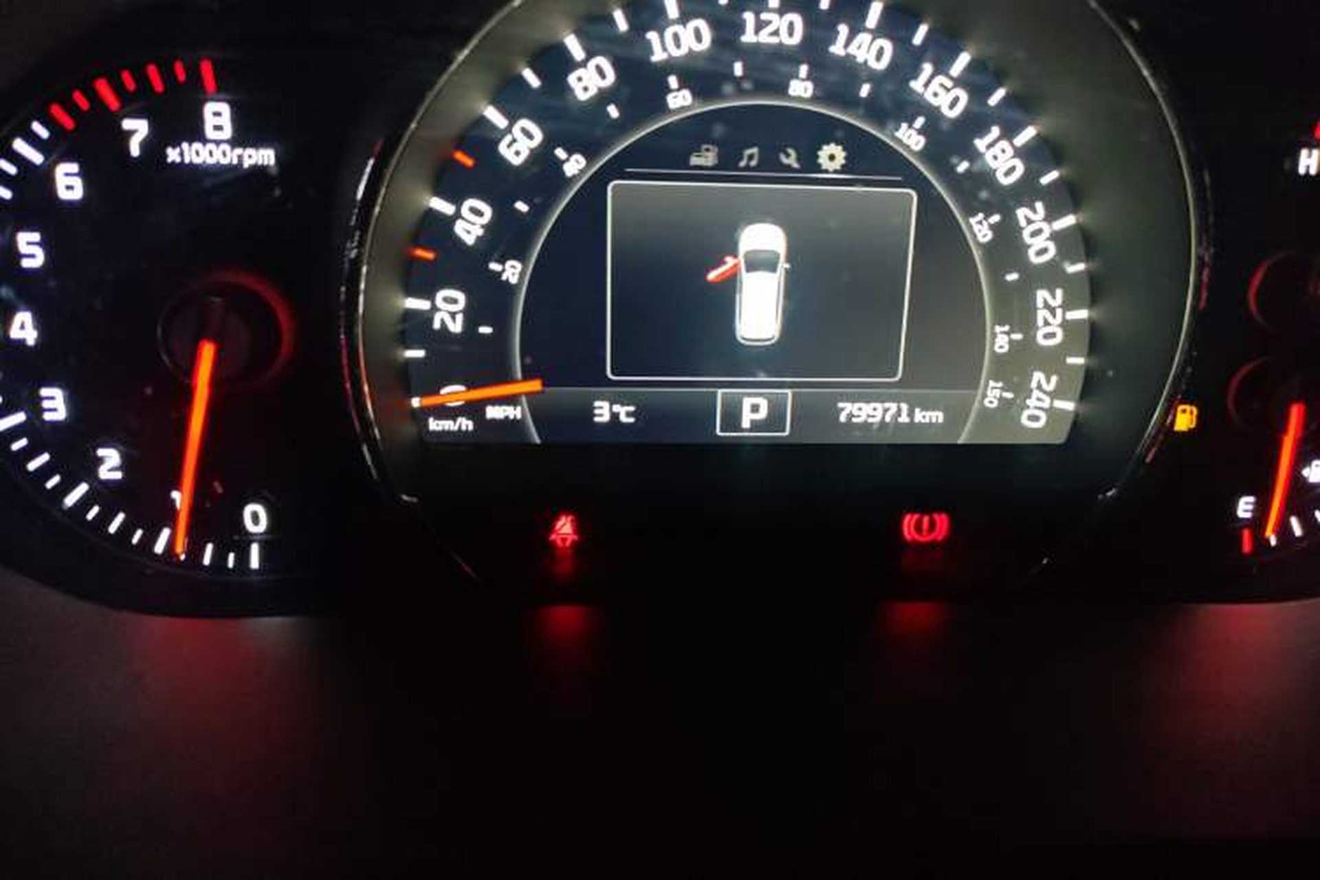 Used Kia Sorento 2015 Sorento L 2.4L Gasoline 4WD Elite Edition 7 Seats China IV Standard Odometer Close Up