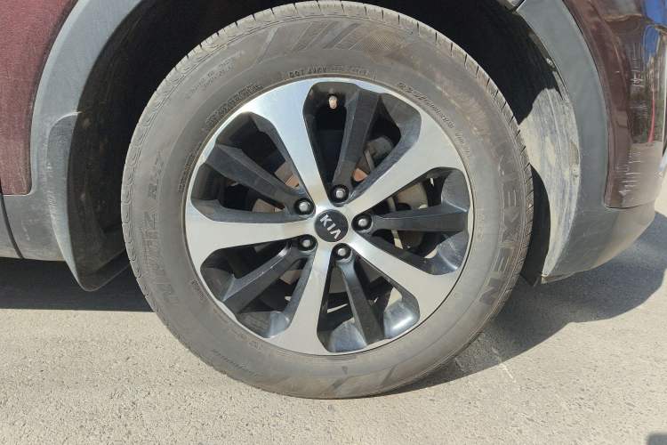 Used Kia Sorento 2015 Sorento L 2.4L Gasoline 4WD Elite Edition 7 Seats China V Emission Standard Right Front Wheel Hub