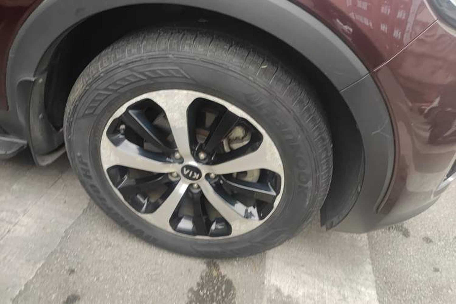 Used Kia Sorento 2015 Sorento L 2.4L Gasoline 4WD Elite Edition 5 Seats China V Emission Standard Right Front Wheel Hub
