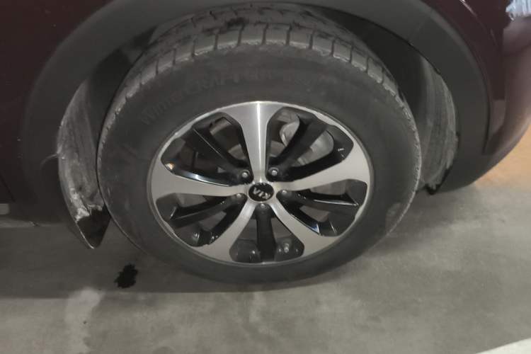 Used Kia Sorento 2015 Sorento L 2.4L Gasoline 4WD Elite Edition 5 Seats China V Emission Standard Right Front Wheel Hub