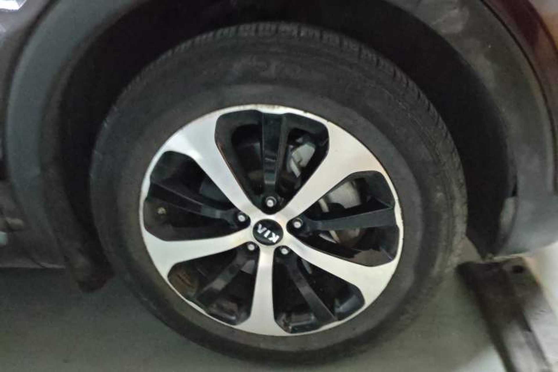 Used Kia Sorento 2015 Sorento L 2.4L Gasoline 4WD Elite Edition 7 Seats China IV Standard Right Front Wheel Hub