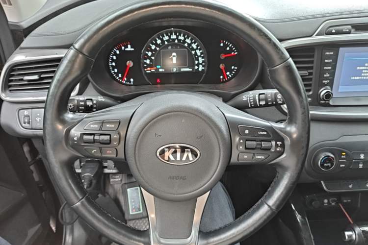 Used Kia Sorento 2015 Sorento L 2.4L Gasoline 4WD Elite Edition 7 Seats China V Emission Standard Steering Wheel