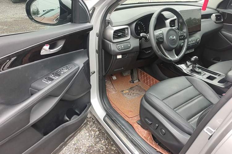 Used Kia Sorento 2015 Sorento L 2.2T Diesel 4WD Elite Edition 5 Seats China IV Standard Driver Seat