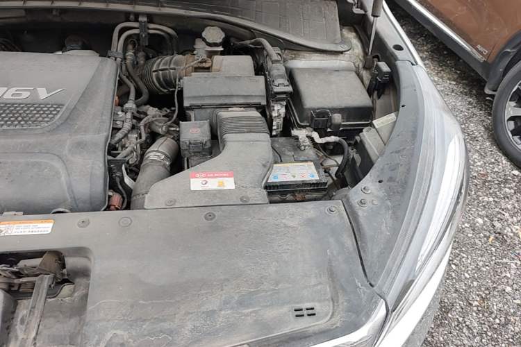 Used Kia Sorento 2015 Sorento L 2.2T Diesel 4WD Elite Edition 5 Seats China IV Standard Engine Bay Left