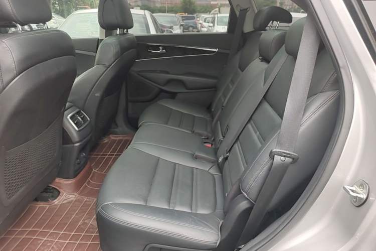 Used Kia Sorento 2015 Sorento L 2.2T Diesel 4WD Elite Edition 5 Seats China IV Standard Left Rear Seat
