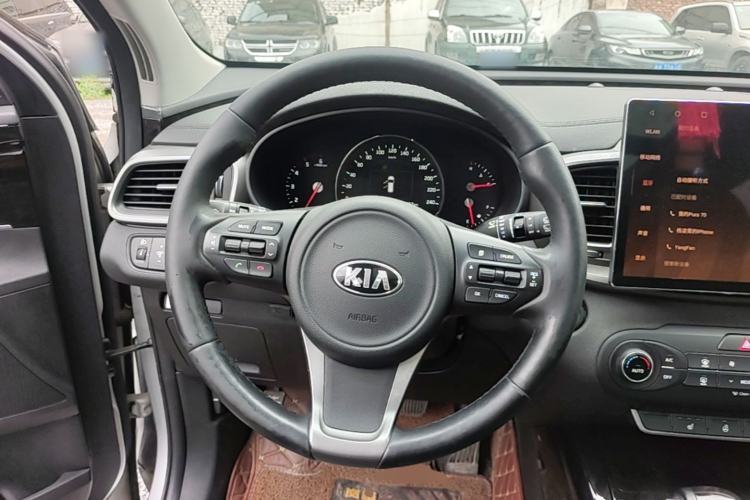 Used Kia Sorento 2015 Sorento L 2.2T Diesel 4WD Elite Edition 5 Seats China IV Standard Steering Wheel