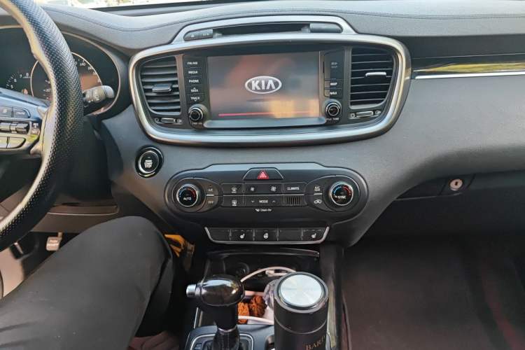 Used Kia Sorento 2015 Sorento L 2.4L Gasoline 4WD Elite Edition 7 Seats China V Emission Standard Audio And AC Panel
