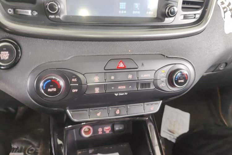 Used Kia Sorento 2015 Sorento L 2.4L Gasoline 4WD Elite Edition 5 Seats China IV Standard Audio And AC Panel