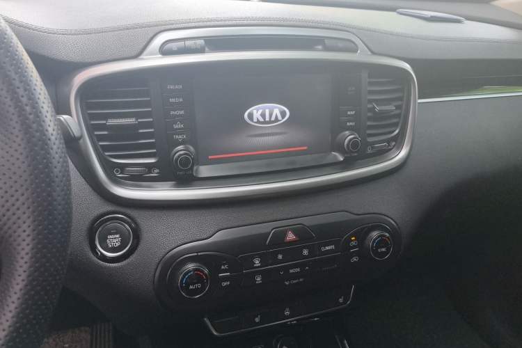 Used Kia Sorento 2015 Sorento L 2.4L Gasoline 4WD Elite Edition 5 Seats China V Emission Standard Audio And AC Panel