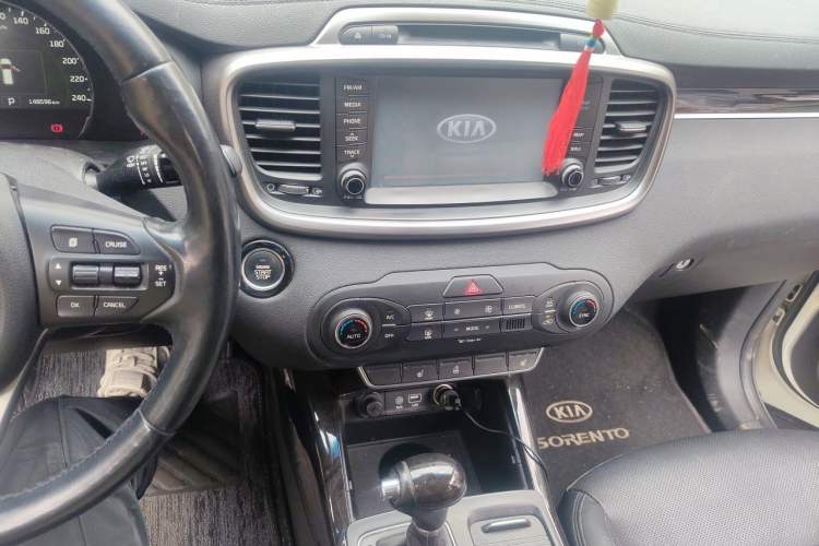 Used Kia Sorento 2015 Sorento L 2.2T Diesel 4WD Elite Edition 7 Seats China IV Standard Audio And AC Panel