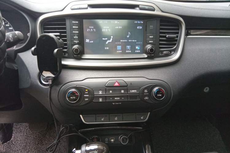 Used Kia Sorento 2015 Sorento L 2.4L Gasoline 4WD Elite Edition 7 Seats China V Emission Standard Audio And AC Panel