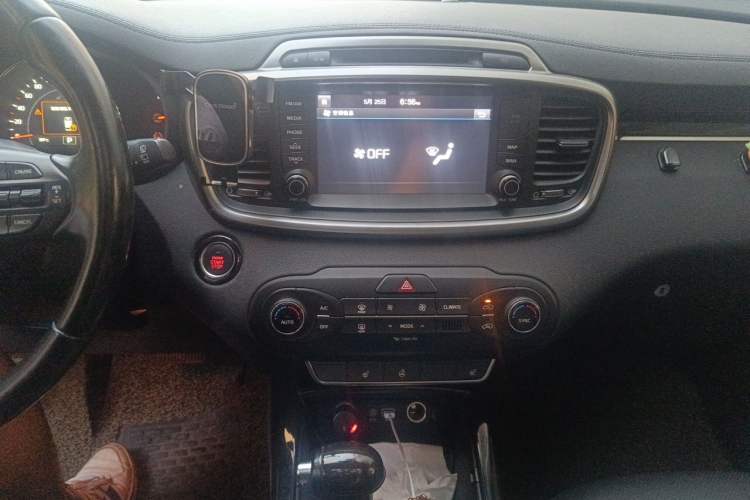 Used Kia Sorento 2015 Sorento L 2.4L Gasoline 4WD Elite Edition 5 Seats China V Emission Standard Audio And AC Panel