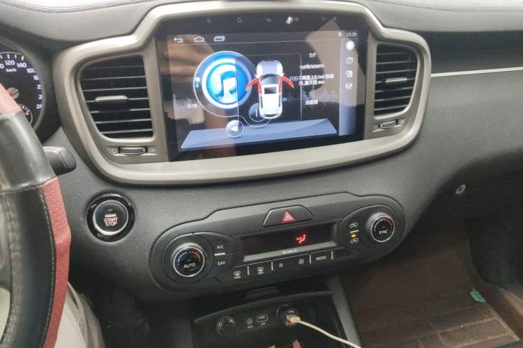 Used Kia Sorento 2015 Sorento L 2.4L Gasoline 4WD Sport Edition 5 Seats China IV Standard Audio And AC Panel