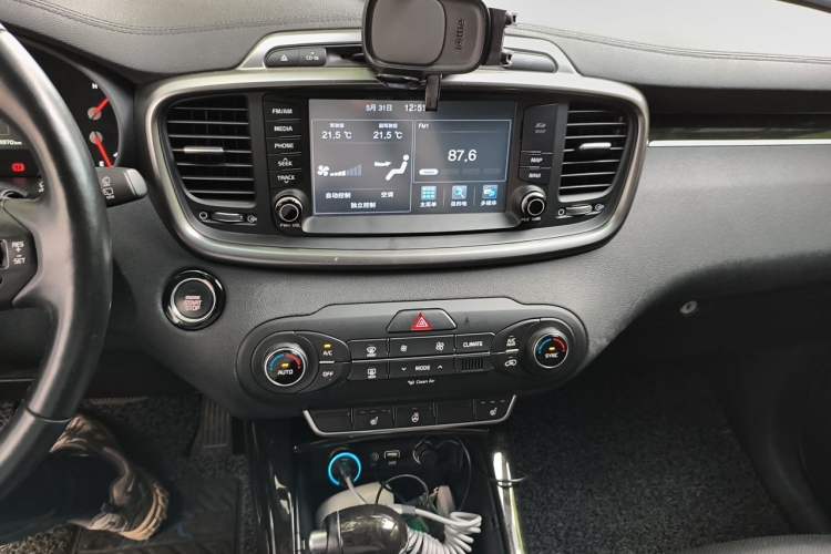 Used Kia Sorento 2015 Sorento L 2.4L Gasoline 4WD Elite Edition 7 Seats China V Emission Standard Audio And AC Panel
