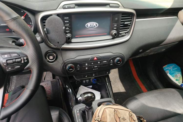 Used Kia Sorento 2015 Sorento L 2.4L Gasoline 4WD Elite Edition 7 Seats China IV Standard Audio And AC Panel
