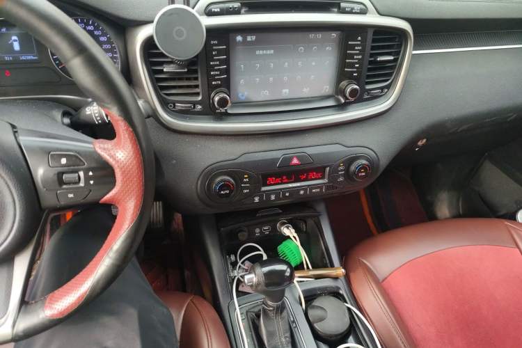 Used Kia Sorento 2015 Sorento L 2.4L Gasoline 4WD Sport Edition 5 Seats China IV Standard Audio And AC Panel