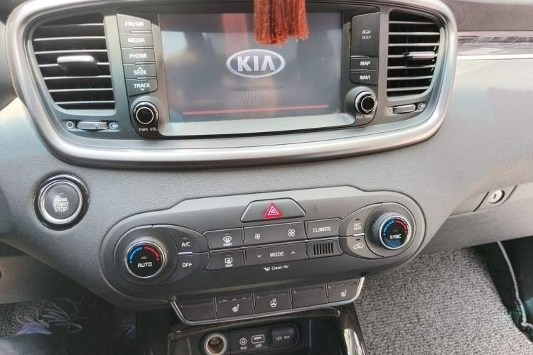 Used Kia Sorento 2015 Sorento L 2.4L Gasoline 4WD Elite Edition 7 Seats China V Emission Standard Audio And AC Panel