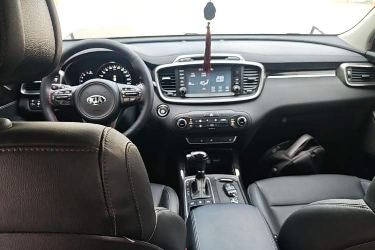 Used Kia Sorento 2015 Sorento L 2.4L Gasoline 4WD Elite Edition 5 Seats China IV Standard Center Console