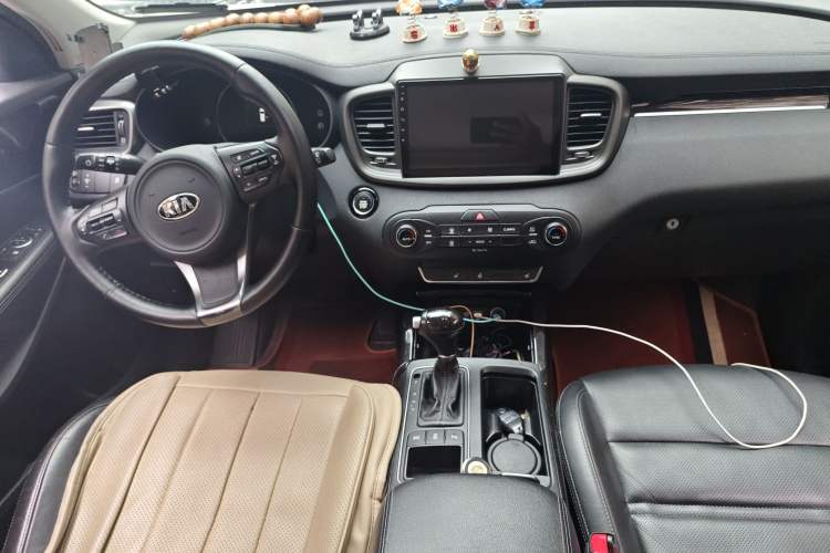 Used Kia Sorento 2015 Sorento L 2.4L Gasoline 4WD Elite Edition 7 Seats China V Emission Standard Center Console