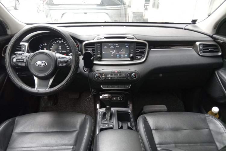 Used Kia Sorento 2015 Sorento L 2.4L Gasoline 4WD Elite Edition 7 Seats China V Emission Standard Center Console