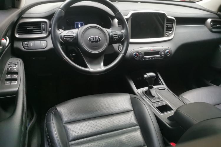 Used Kia Sorento 2015 Sorento L 2.4L Gasoline 4WD Sport Edition 5 Seats China IV Standard Center Console