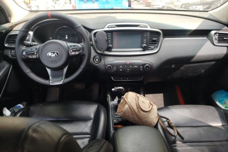 Used Kia Sorento 2015 Sorento L 2.4L Gasoline 4WD Elite Edition 7 Seats China IV Standard Center Console
