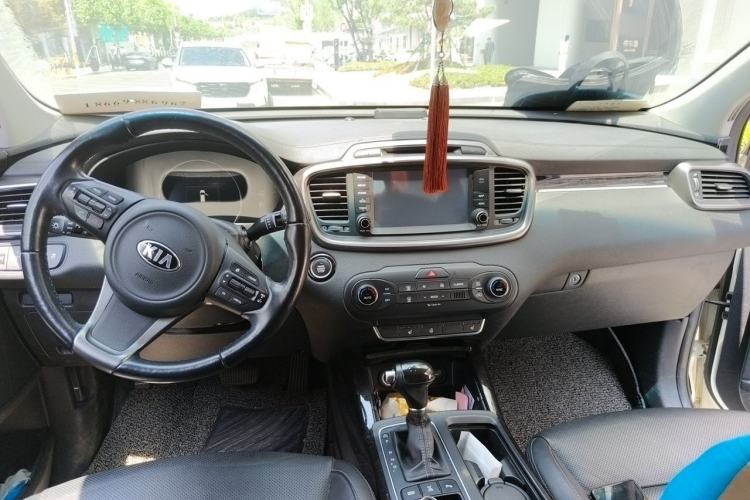 Used Kia Sorento 2015 Sorento L 2.4L Gasoline 4WD Elite Edition 7 Seats China V Emission Standard Center Console
