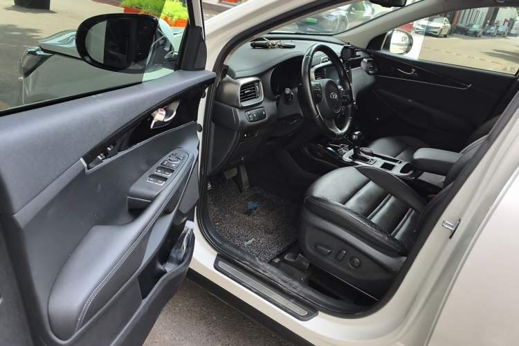 Used Kia Sorento 2015 Sorento L 2.4L Gasoline 4WD Elite Edition 7 Seats China V Emission Standard Driver Seat
