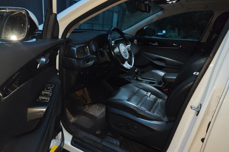 Used Kia Sorento 2015 Sorento L 2.4L Gasoline 4WD Elite Edition 7 Seats China IV Standard Driver Seat