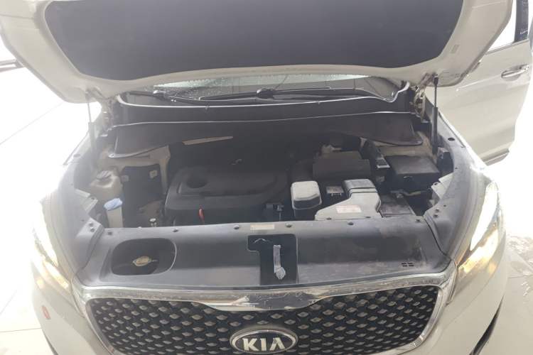 Used Kia Sorento 2015 Sorento L 2.4L Gasoline 4WD Elite Edition 5 Seats China IV Standard Engine Bay
