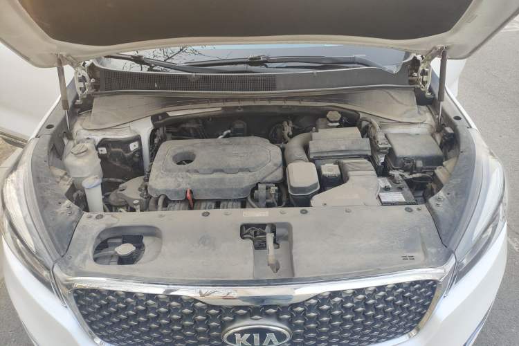 Used Kia Sorento 2015 Sorento L 2.4L Gasoline 4WD Elite Edition 5 Seats China IV Standard Engine Bay