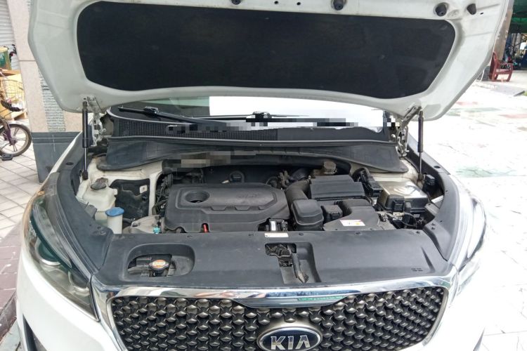 Used Kia Sorento 2015 Sorento L 2.4L Gasoline 4WD Elite Edition 7 Seats China V Emission Standard Engine Bay