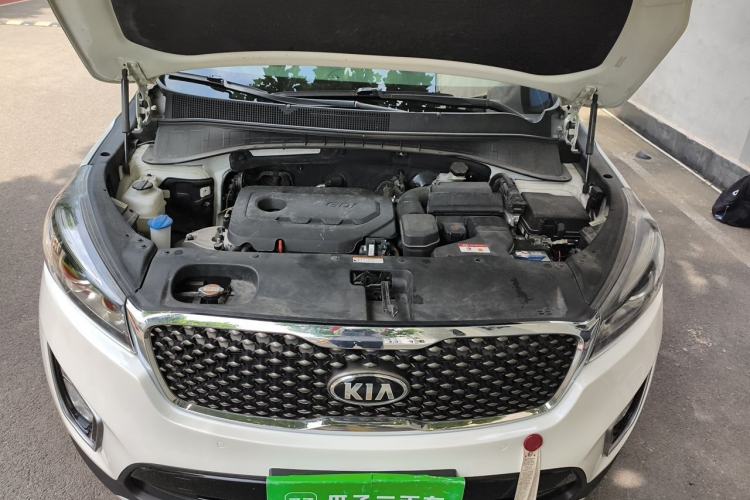 Used Kia Sorento 2015 Sorento L 2.4L Gasoline 4WD Elite Edition 7 Seats China V Emission Standard Engine Bay