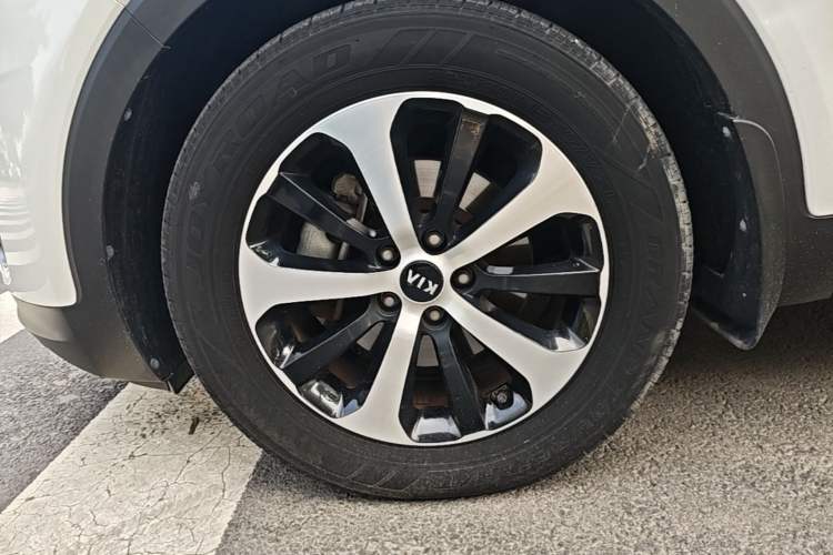 Used Kia Sorento 2015 Sorento L 2.4L Gasoline 4WD Elite Edition 5 Seats China IV Standard Exterior 4
