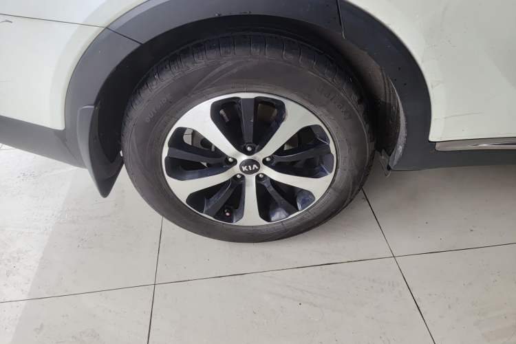 Used Kia Sorento 2015 Sorento L 2.4L Gasoline 4WD Elite Edition 5 Seats China IV Standard Exterior 5