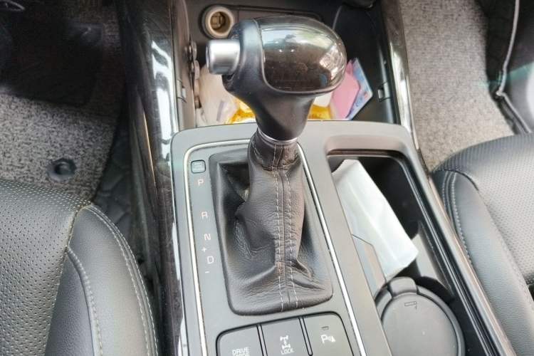 Used Kia Sorento 2015 Sorento L 2.4L Gasoline 4WD Elite Edition 7 Seats China V Emission Standard Gear Lever