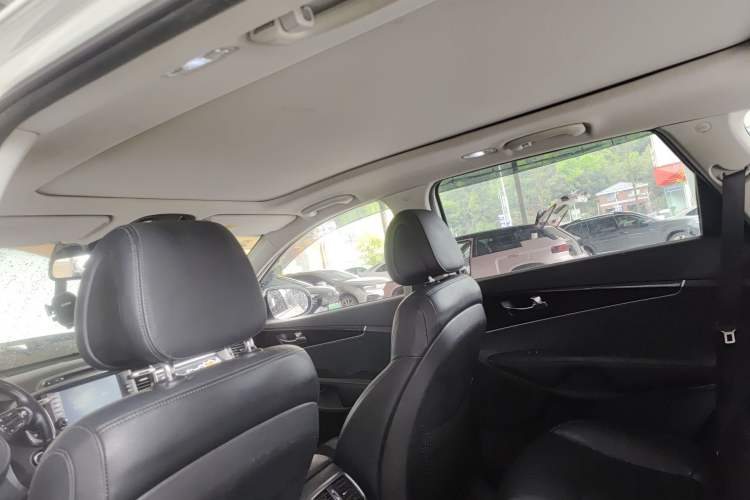 Used Kia Sorento 2015 Sorento L 2.4L Gasoline 4WD Elite Edition 5 Seats China IV Standard Headliner