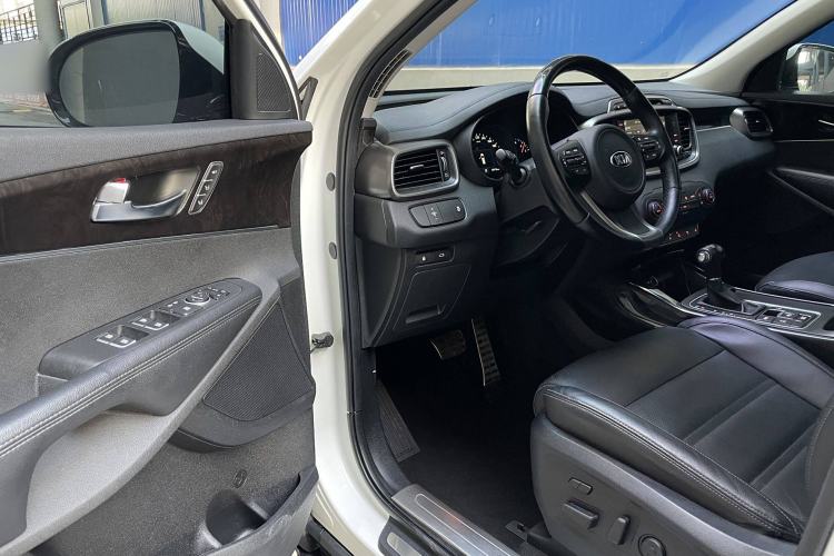 Used Kia Sorento 2015 Sorento L 2.2T Diesel 4WD Prestige Edition 7 Seats China IV Standard Interior 1