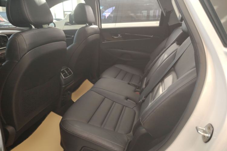 Used Kia Sorento 2015 Sorento L 2.4L Gasoline 4WD Elite Edition 7 Seats China IV Standard Interior 1