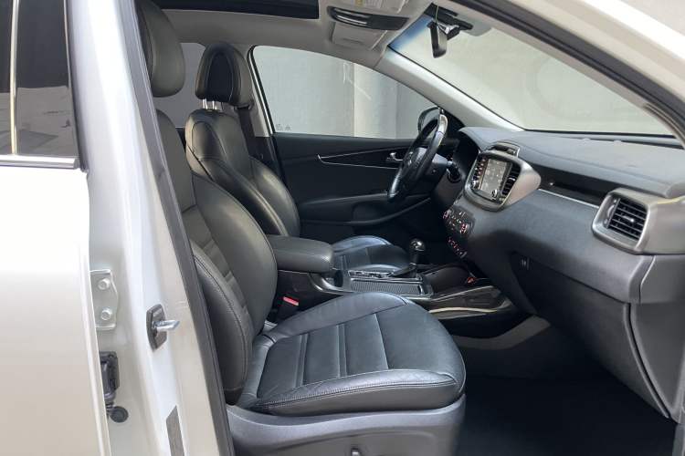 Used Kia Sorento 2015 Sorento L 2.2T Diesel 4WD Prestige Edition 7 Seats China IV Standard Interior 6