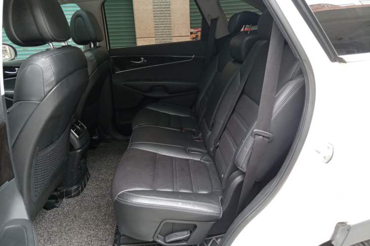 Used Kia Sorento 2015 Sorento L 2.4L Gasoline 4WD Elite Edition 7 Seats China V Emission Standard Left Rear Seat