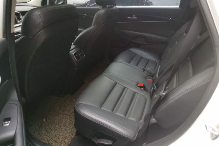 Used Kia Sorento 2015 Sorento L 2.4L Gasoline 4WD Sport Edition 5 Seats China IV Standard Left Rear Seat